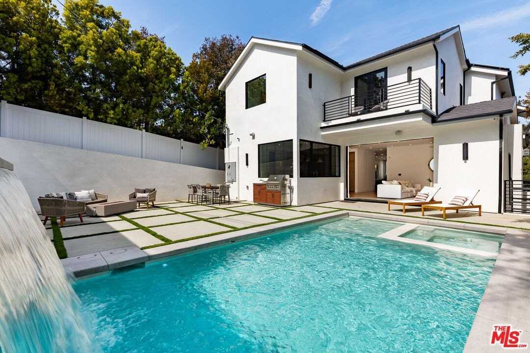 2565 Patricia Ave - Photo 2 of 50