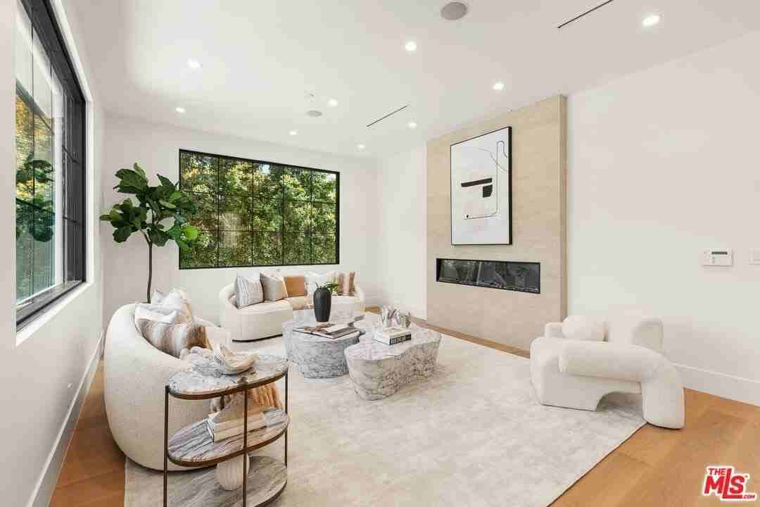 2565 Patricia Ave - Photo 4 of 50