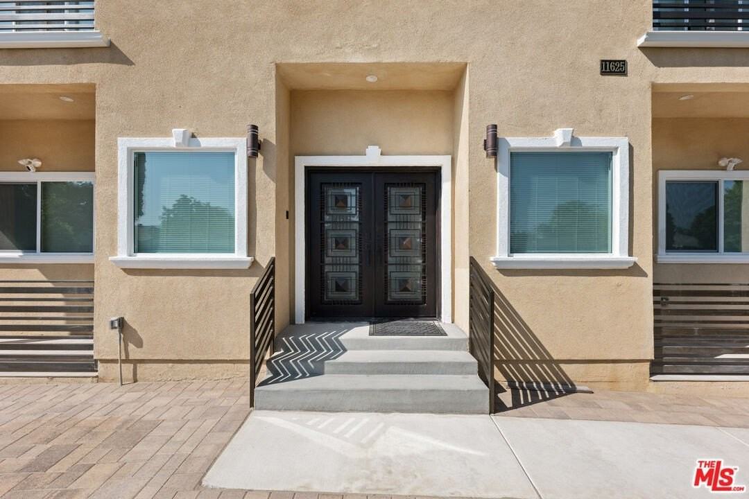 11625 Haynes St - Photo 2 of 16