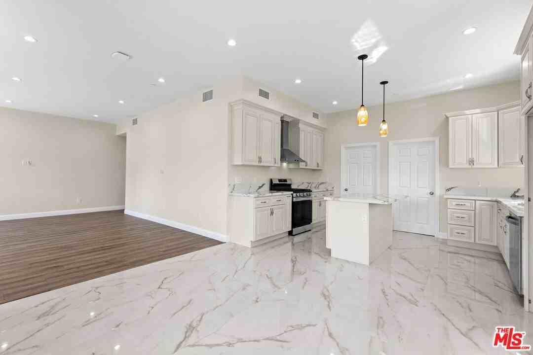 11625 Haynes St - Photo 6 of 16