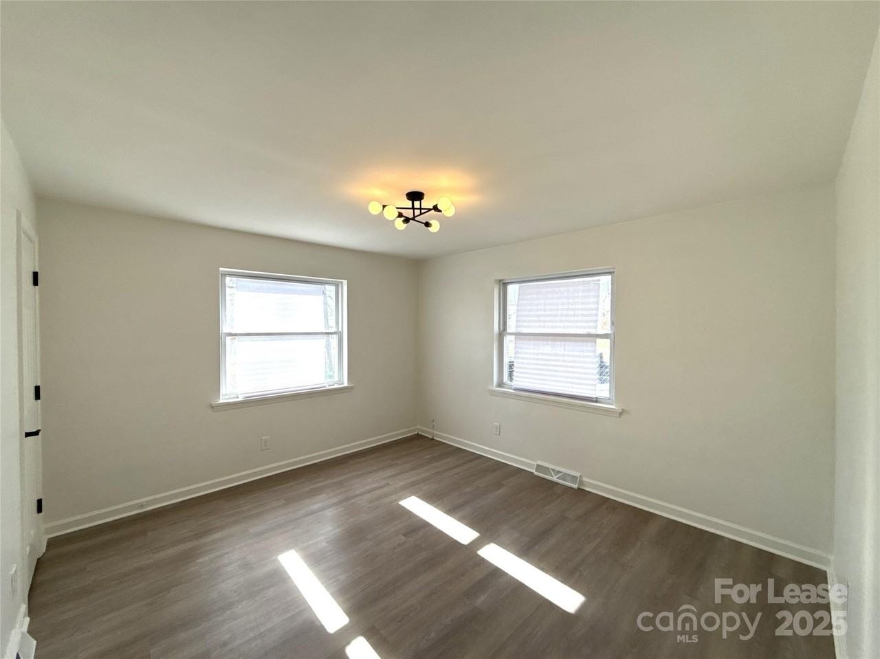 1928 Russell Ave - Photo 7 of 11