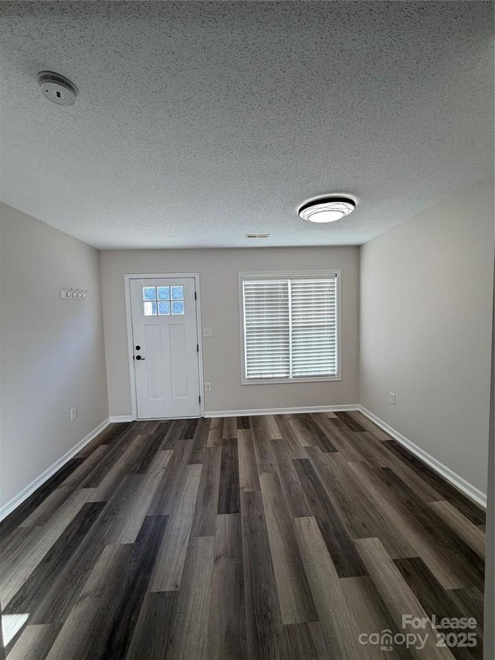 140 Locomotive Ln - Photo 6 of 23