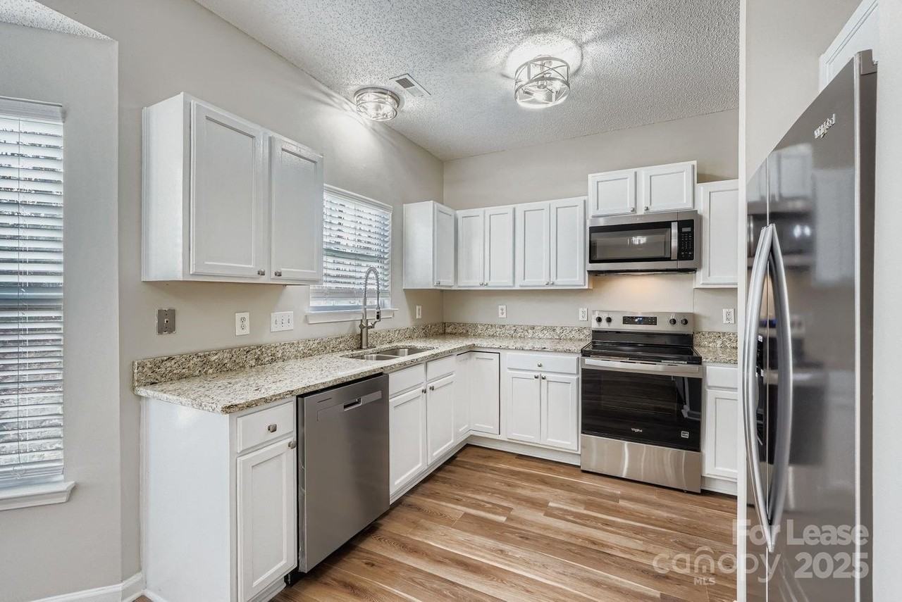 3538 Joel Turner Dr - Photo 2 of 12