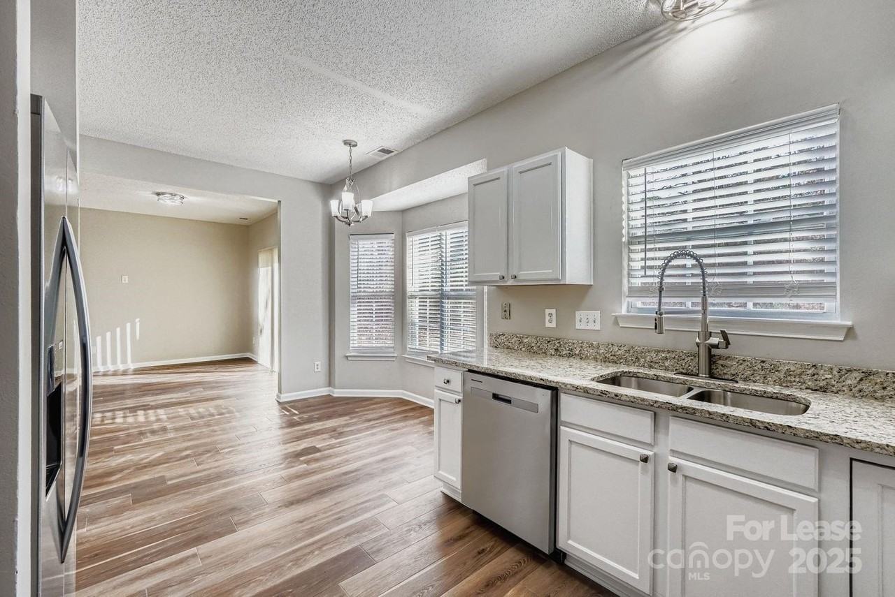 3538 Joel Turner Dr - Photo 3 of 12