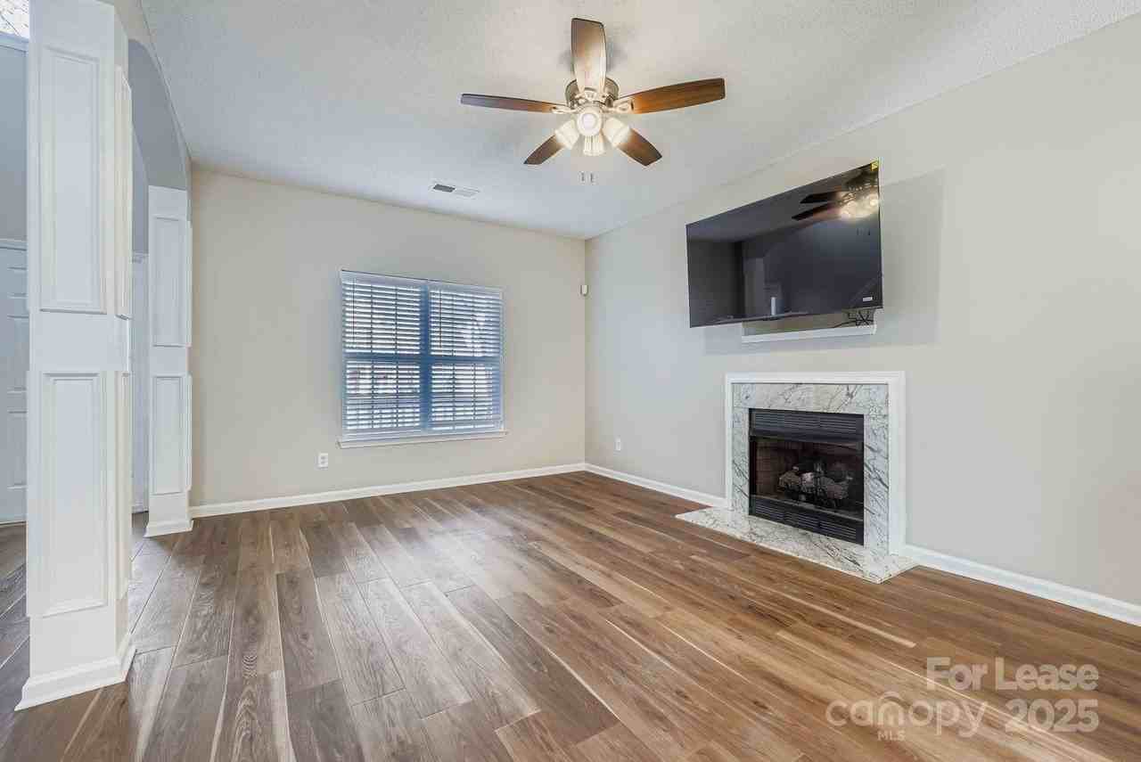 3538 Joel Turner Dr - Photo 4 of 12