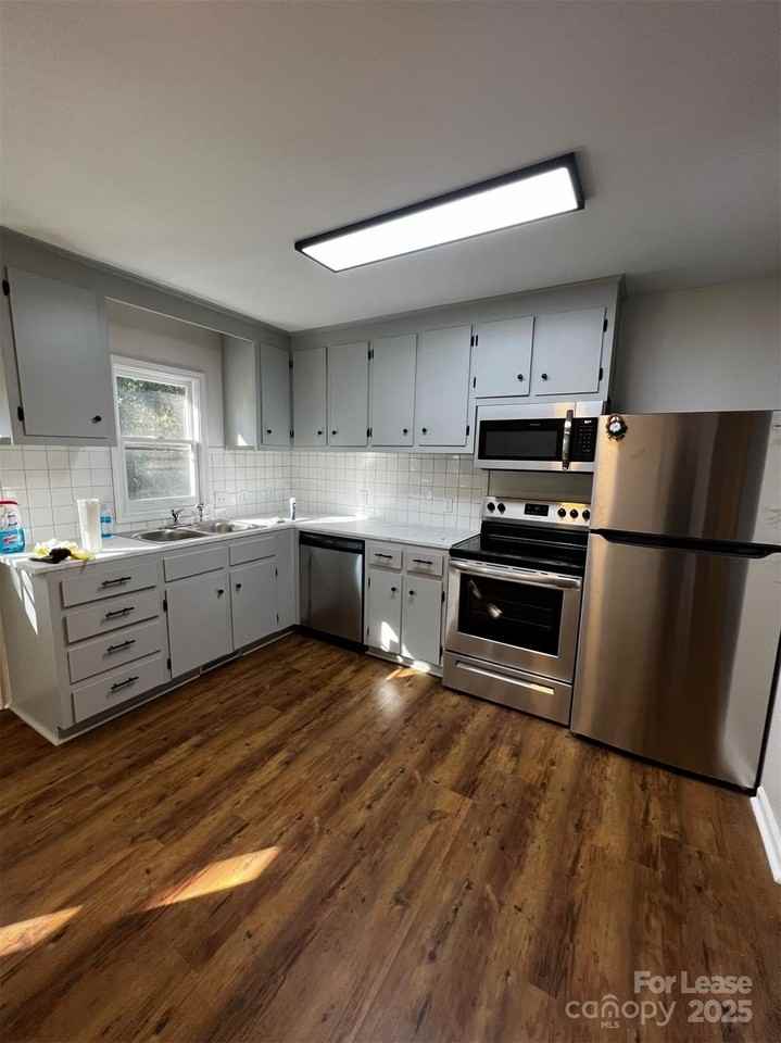 120 S Morrow Ave - Photo 2 of 6