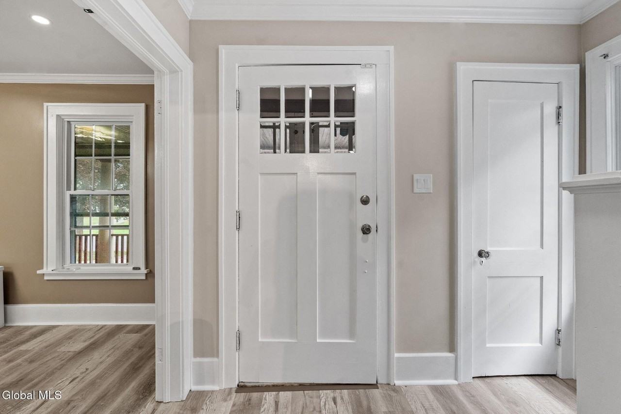 1123 Ardsley Rd - Photo 4 of 17