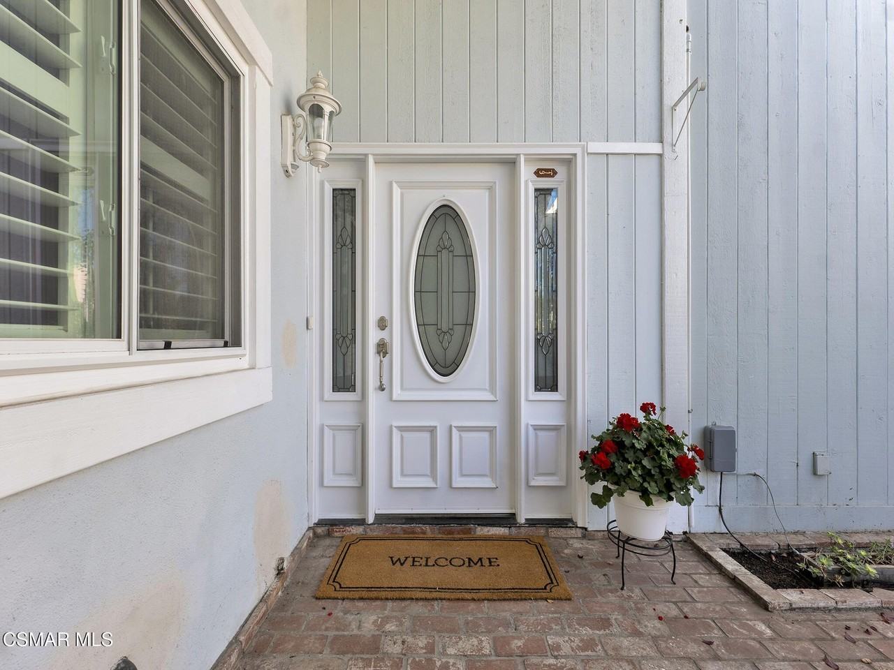 3811 Lake Harbor Ln - Photo 4 of 40