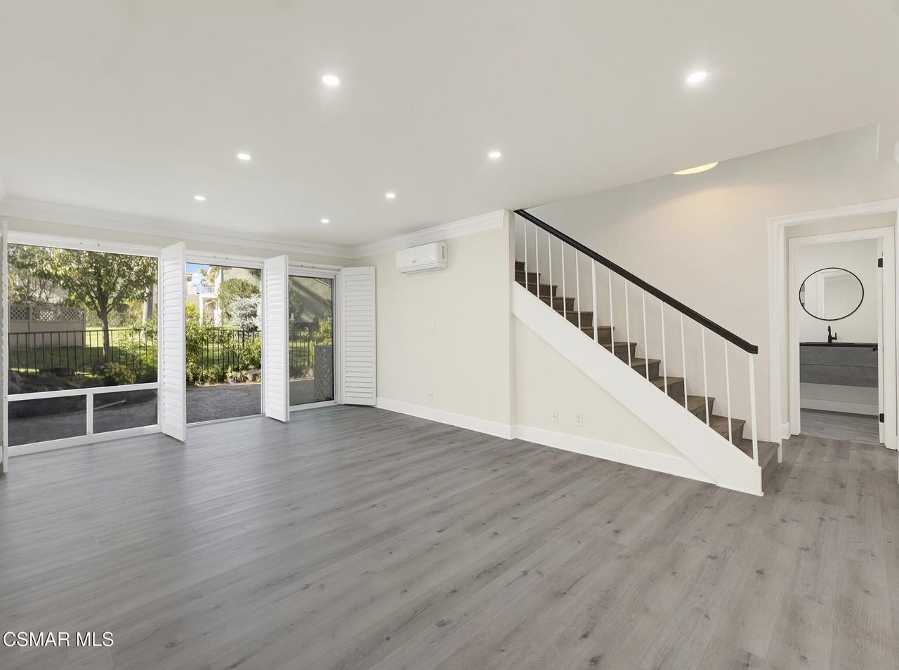 3811 Lake Harbor Ln - Photo 7 of 40