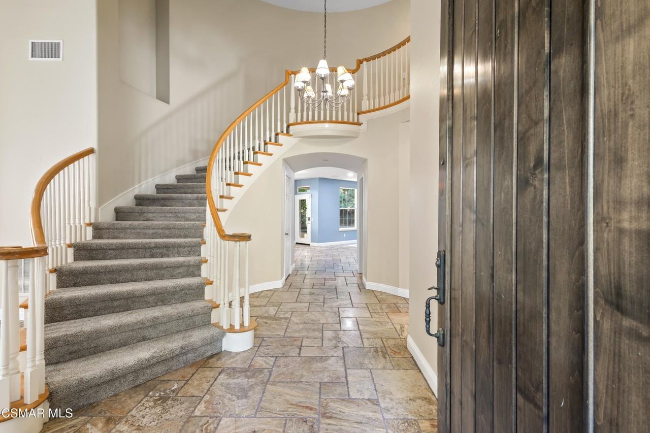 516 Rustic Hills Dr - Photo 2 of 31