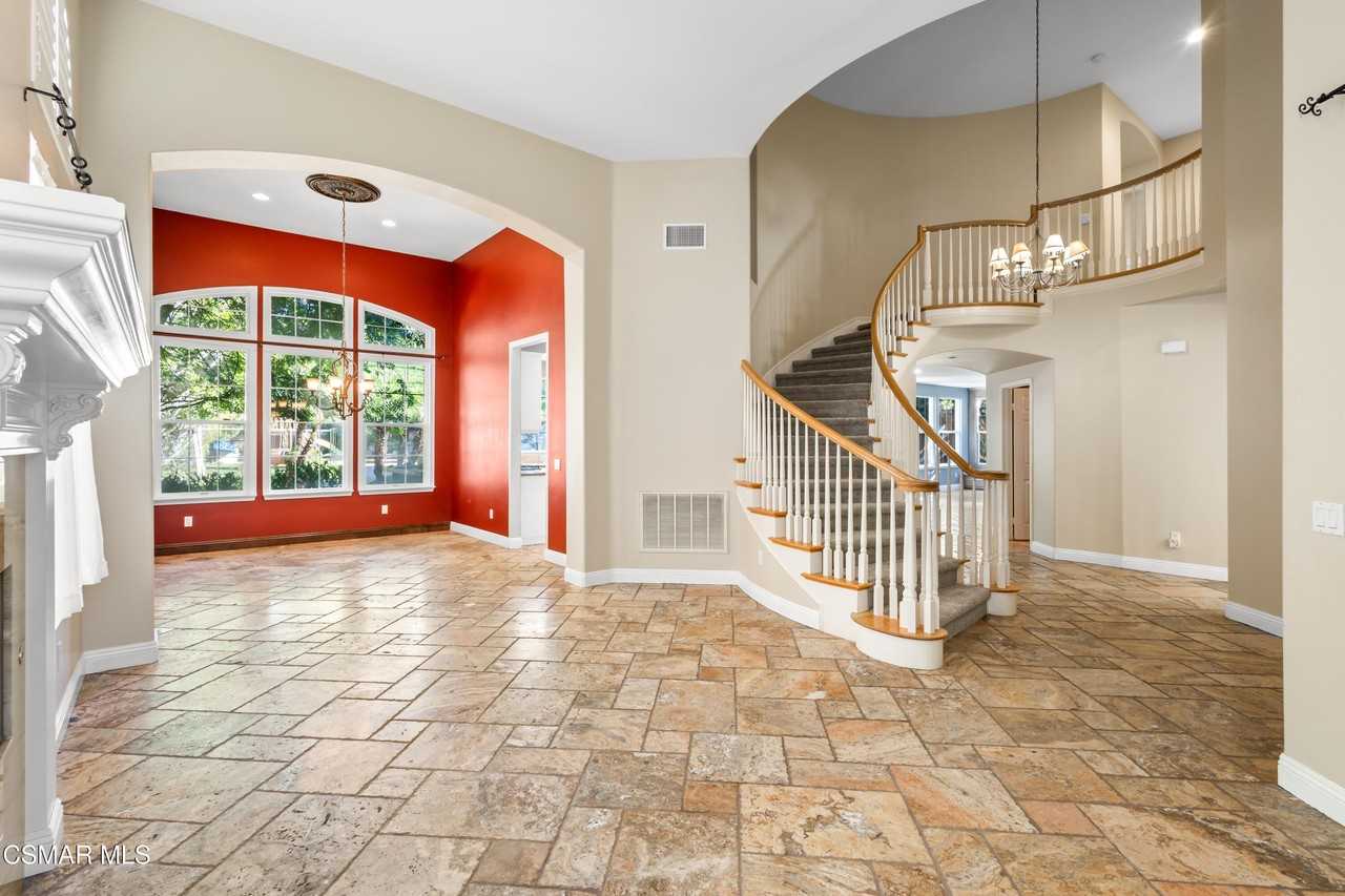 516 Rustic Hills Dr - Photo 3 of 31