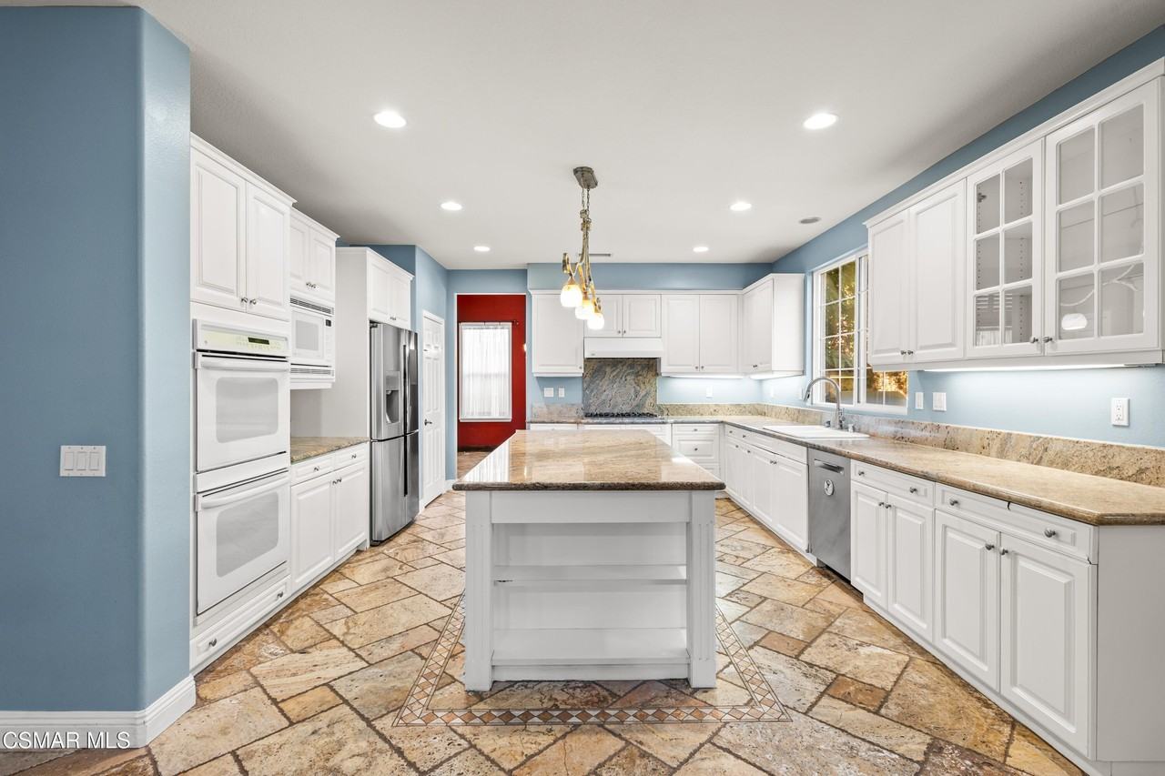 516 Rustic Hills Dr - Photo 5 of 31