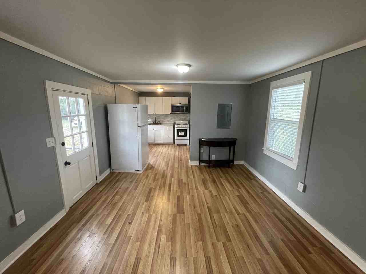 3111 Matipan Ave Apt B #B - Photo 3 of 9