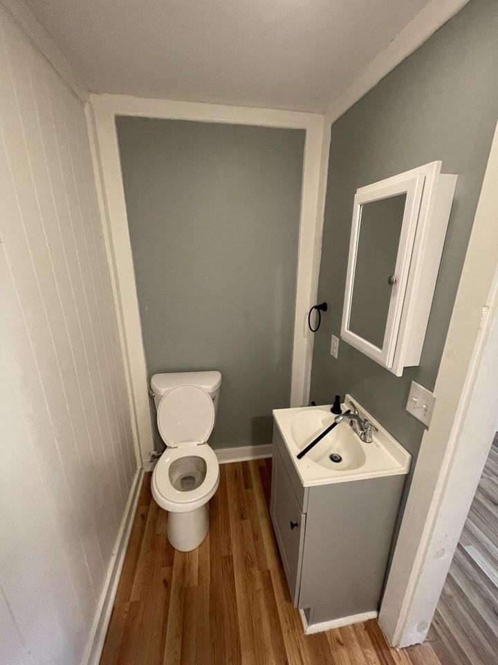 3111 Matipan Ave Apt B #B - Photo 4 of 9