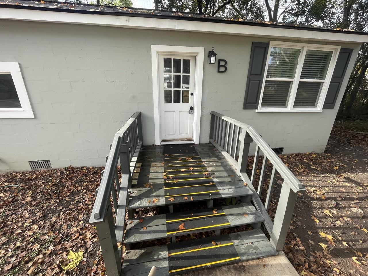 3111 Matipan Ave Apt B #B - Photo 7 of 9