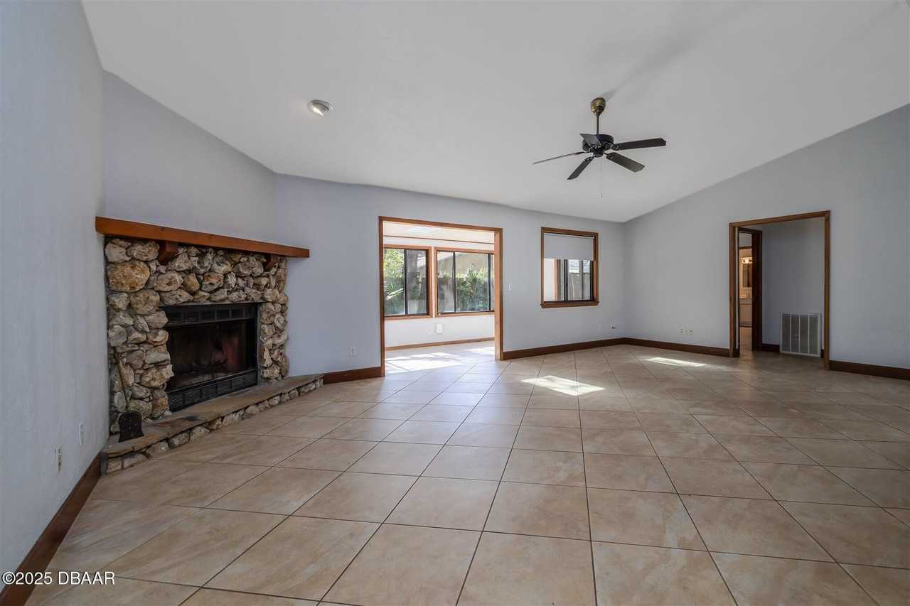 909 Brookside Dr - Photo 4 of 25