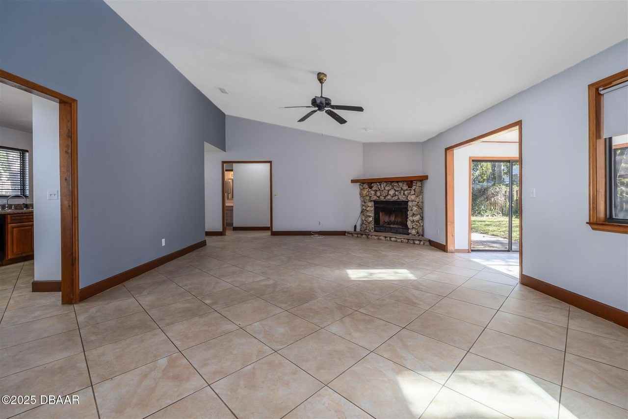 909 Brookside Dr - Photo 5 of 25