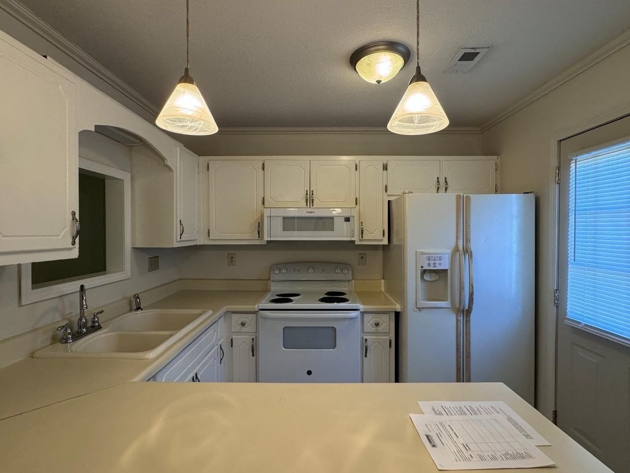 207 Pinoak Ct W - Photo 2 of 19