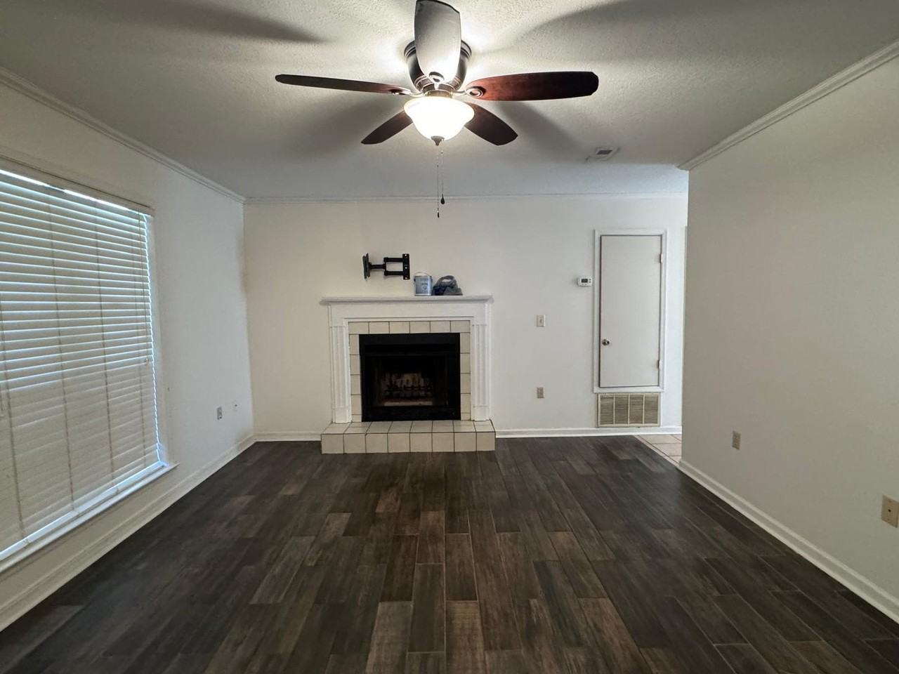 207 Pinoak Ct W - Photo 4 of 19