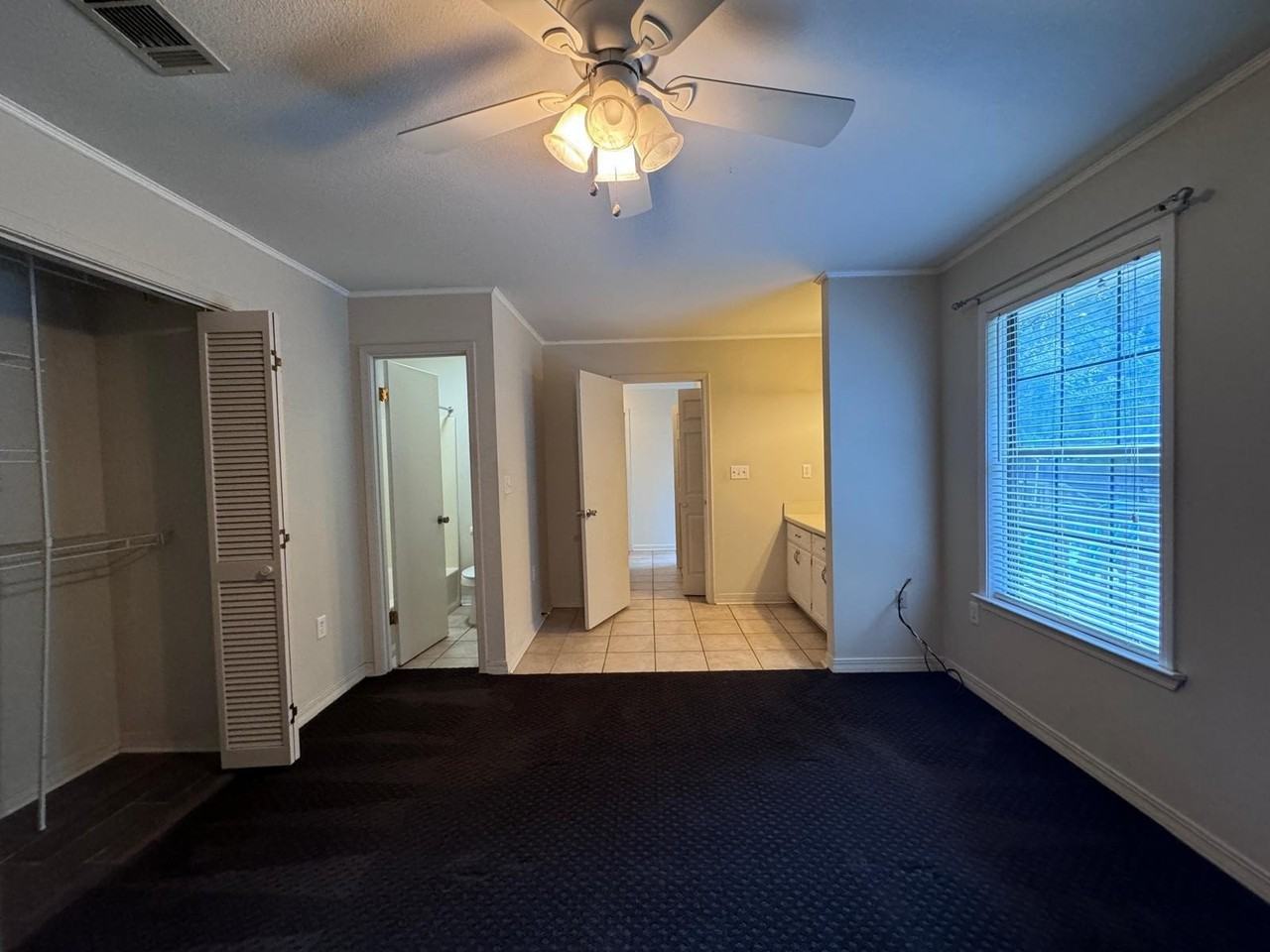 207 Pinoak Ct W - Photo 5 of 19