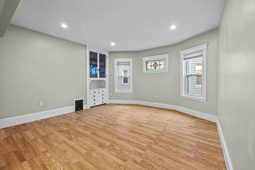 25 Howes St - Photo 3 of 17