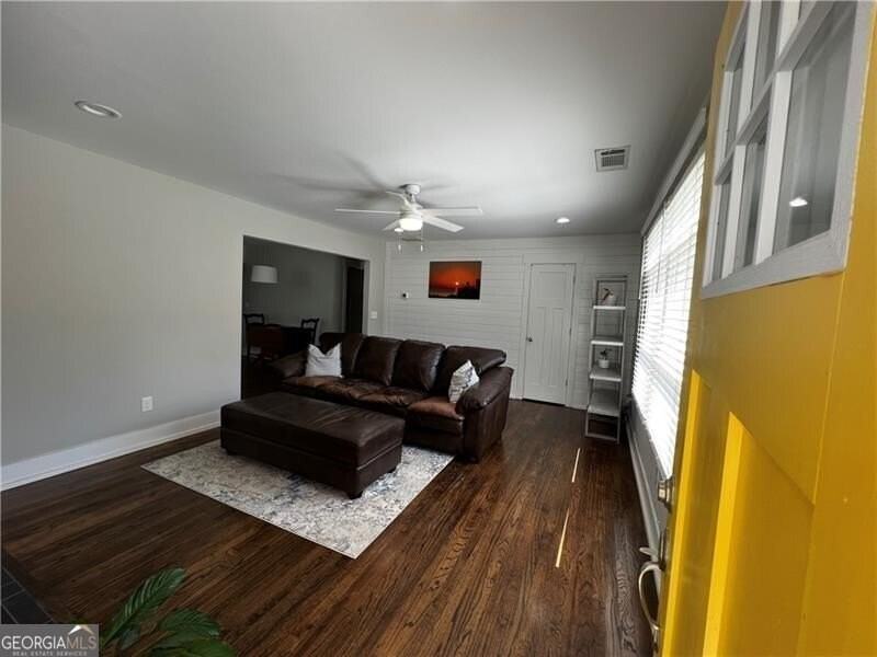 1611 Wellswood Dr Se - Photo 4 of 16