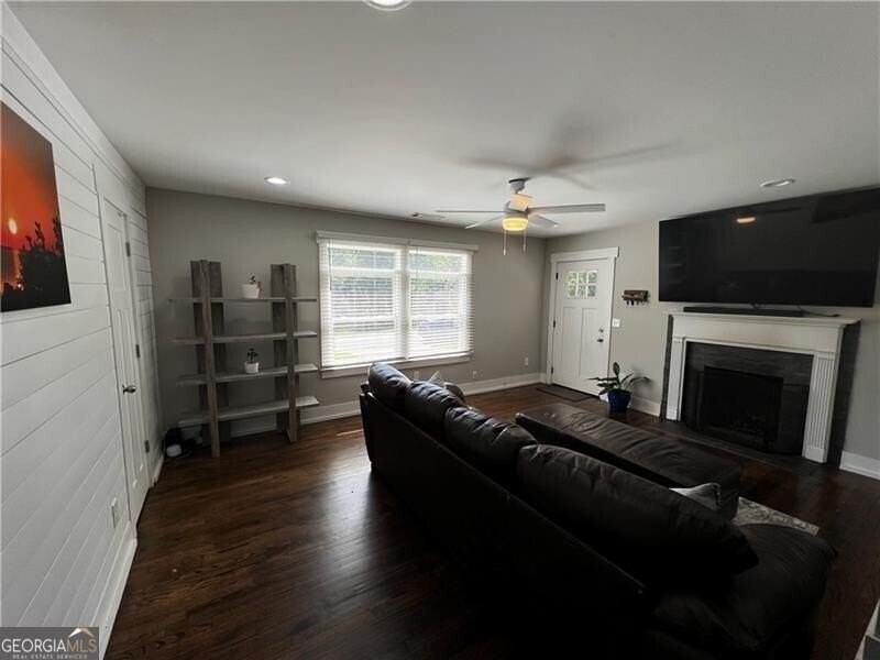 1611 Wellswood Dr Se - Photo 5 of 16