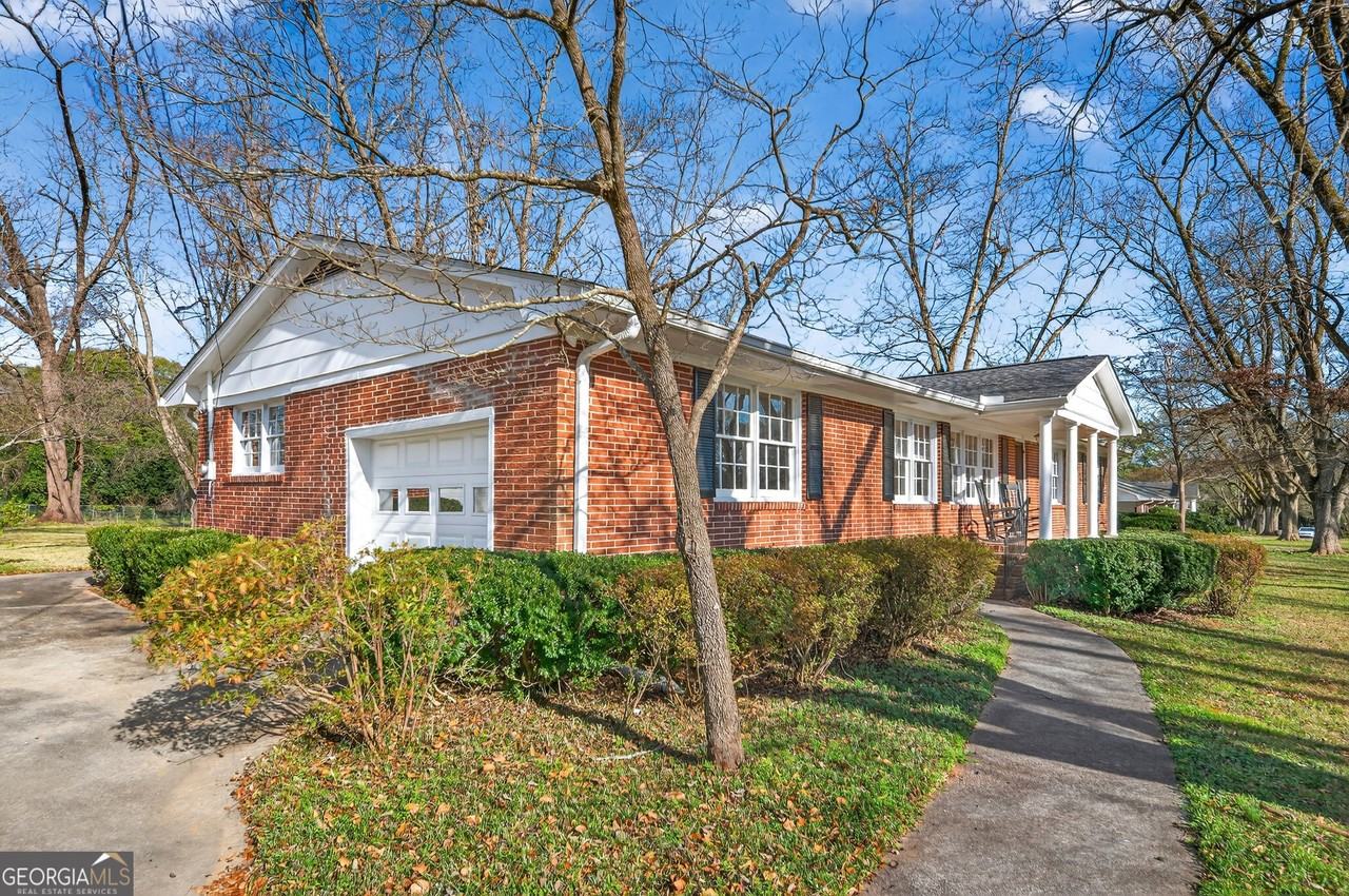 741 East Ave - Photo 5 of 40