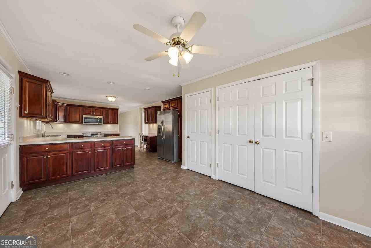 741 East Ave - Photo 7 of 40