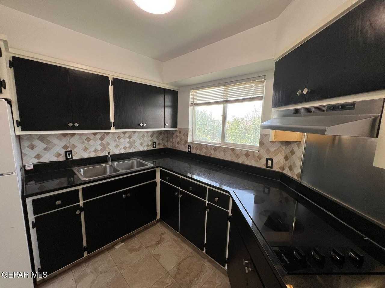 540 N Yarbrough Dr Unit 26 #26 - Photo 3 of 9