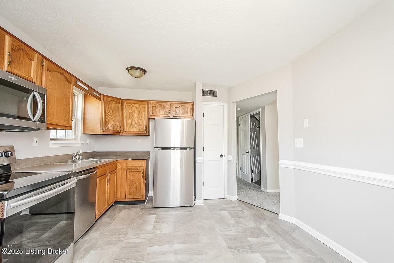 6305 Leisure Ln - Photo 7 of 31