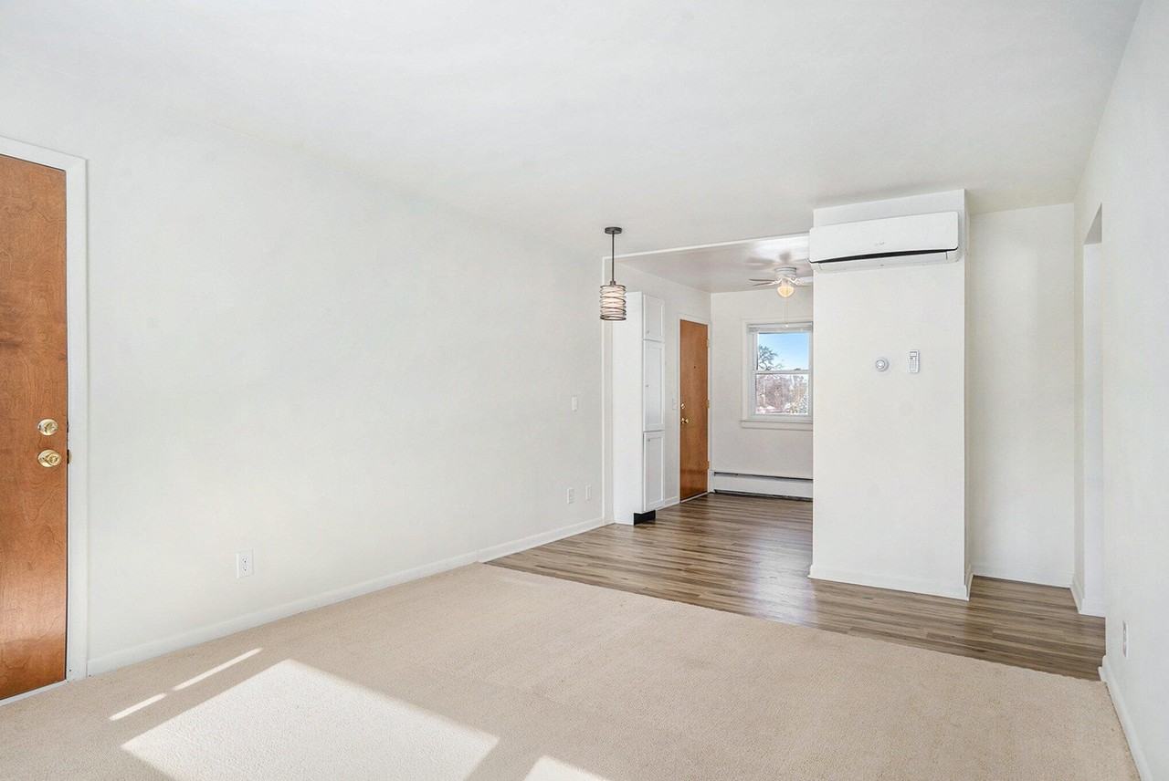 113 Devon Ave #4 - Photo 3 of 19