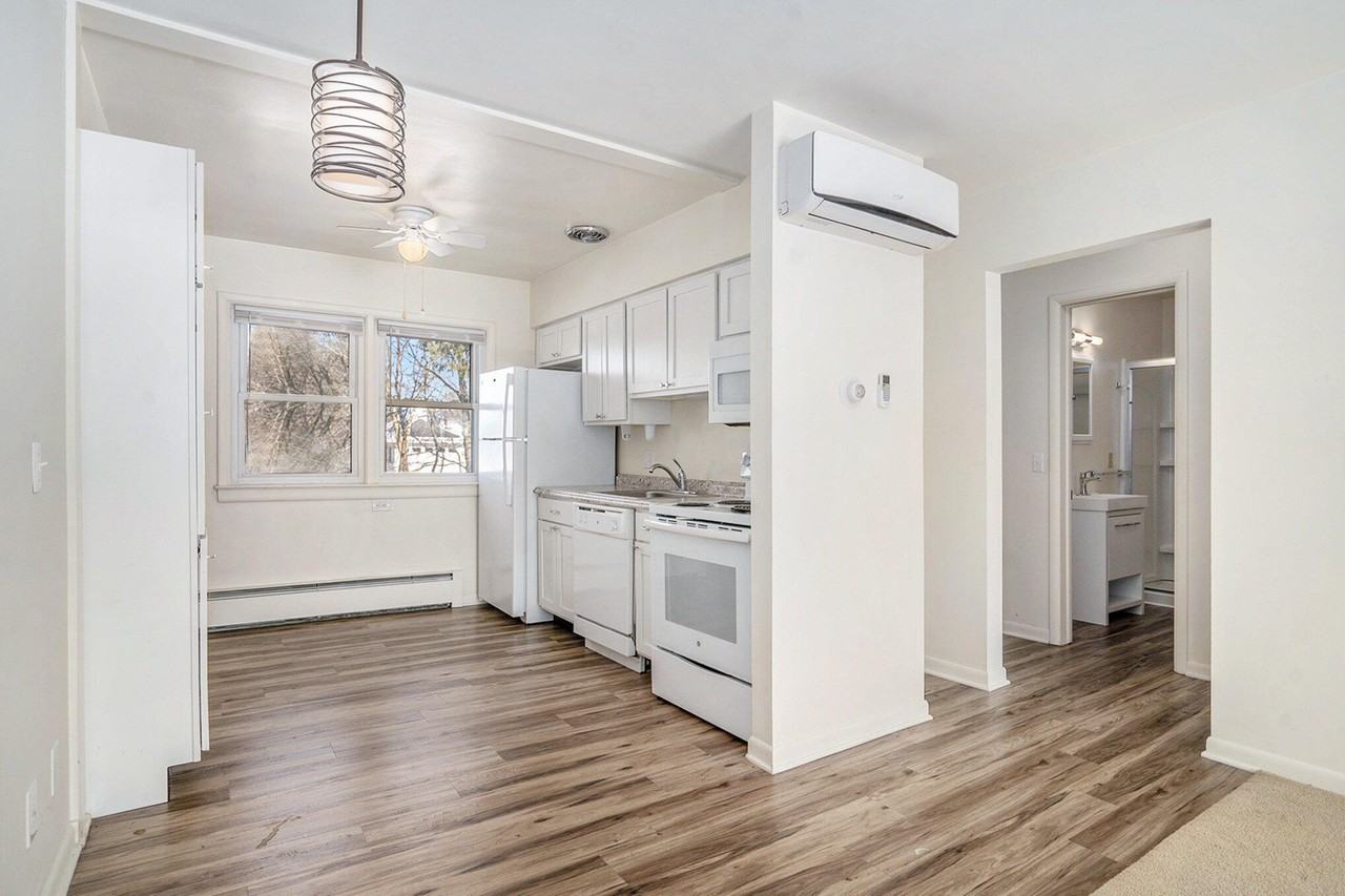 113 Devon Ave #4 - Photo 6 of 19