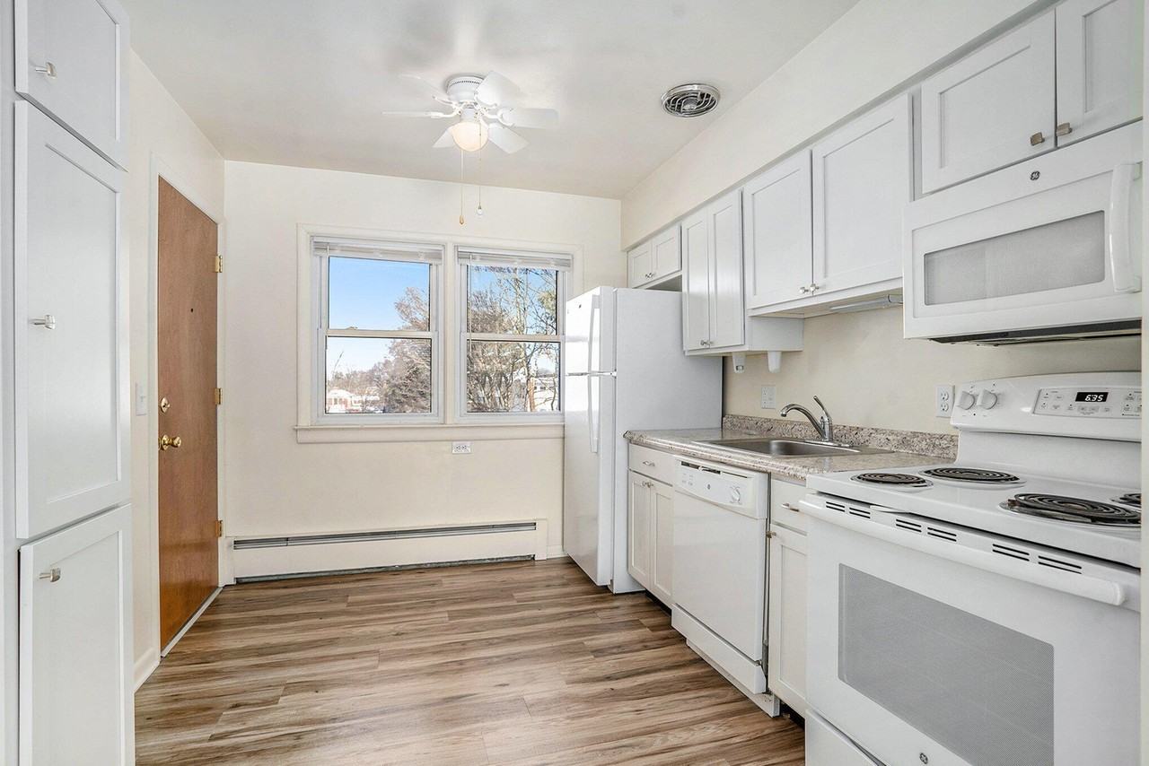 113 Devon Ave #4 - Photo 7 of 19