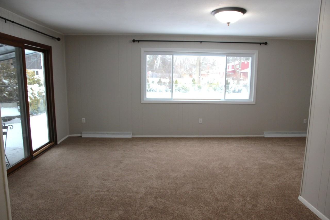 4259 Packard St - Photo 5 of 36