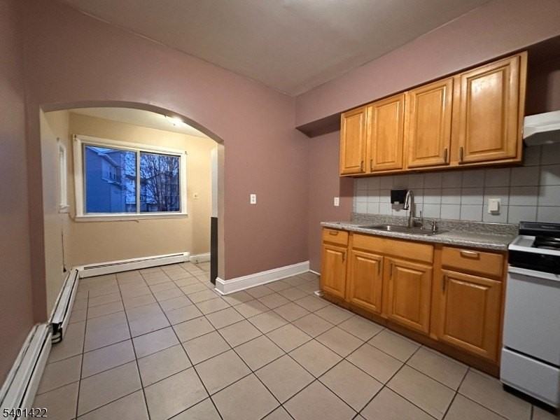 748 Trumbull St #2 - Photo 3 of 20