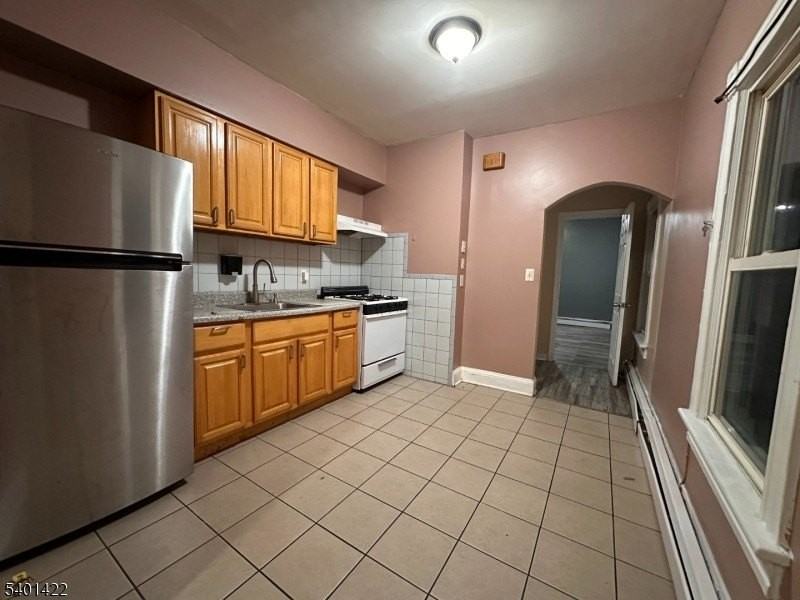 748 Trumbull St #2 - Photo 4 of 20