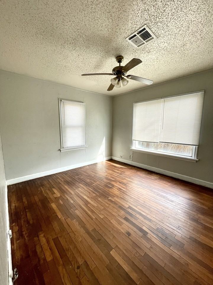 111 5th Ave Nw #1 - Photo 6 of 30