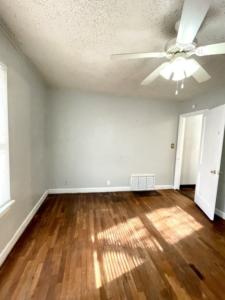 111 5th Ave Nw #1 - Photo 7 of 30