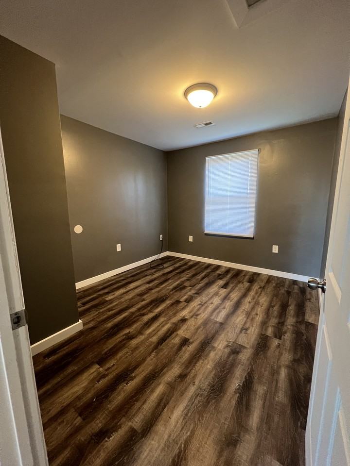 410 N Railroad Es St Apt B #410B - Photo 2 of 11