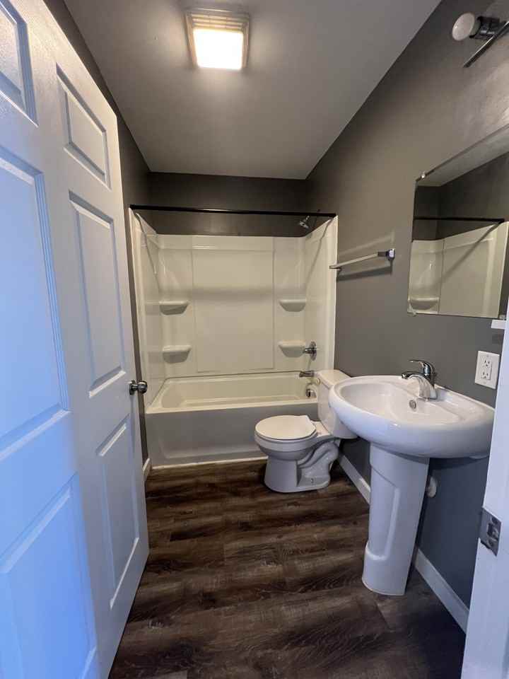 410 N Railroad Es St Apt B #410B - Photo 5 of 11