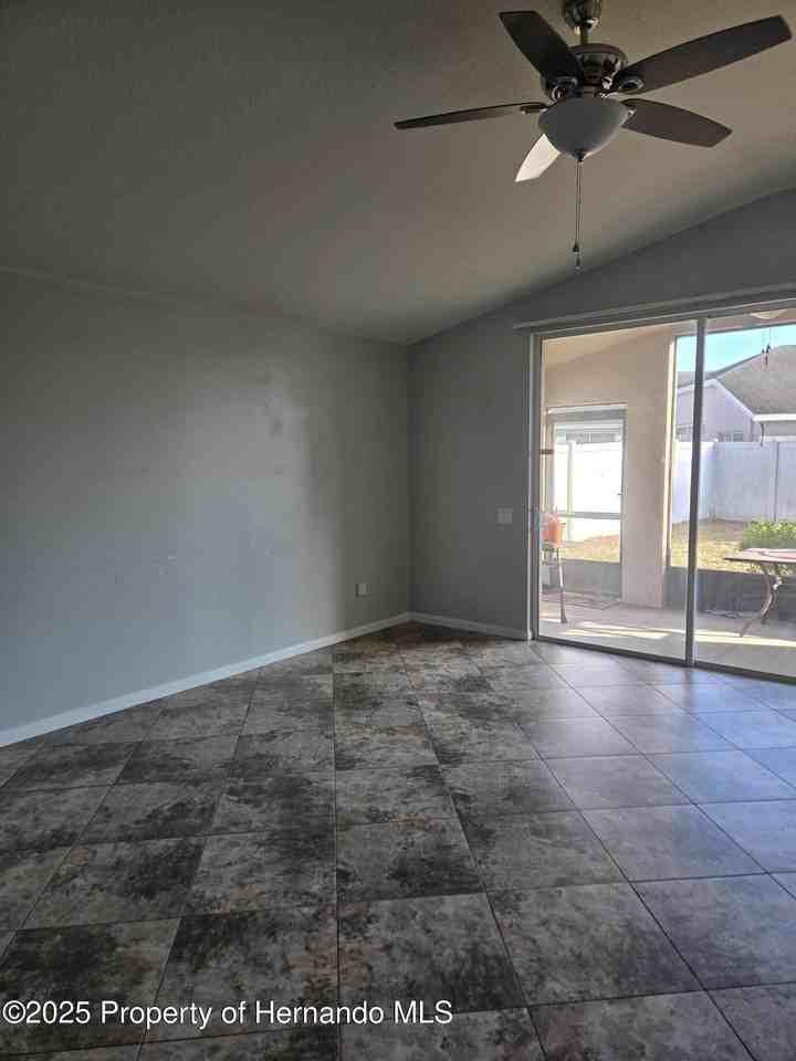 14392 Wake Robin Dr - Photo 3 of 13