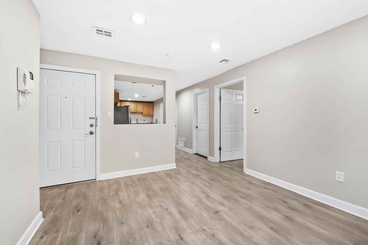 413-415 9th St #201 - Photo 4 of 18