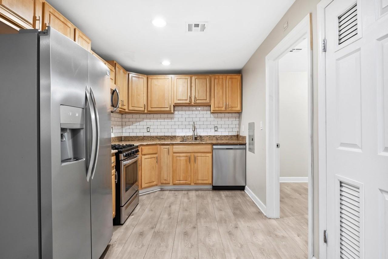 413-415 9th St #201 - Photo 6 of 18