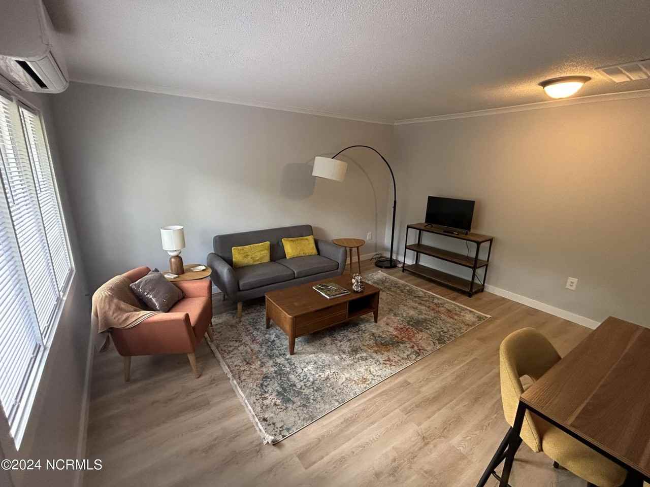 1330 N Howe St Apt 1 #1 - Photo 2 of 20