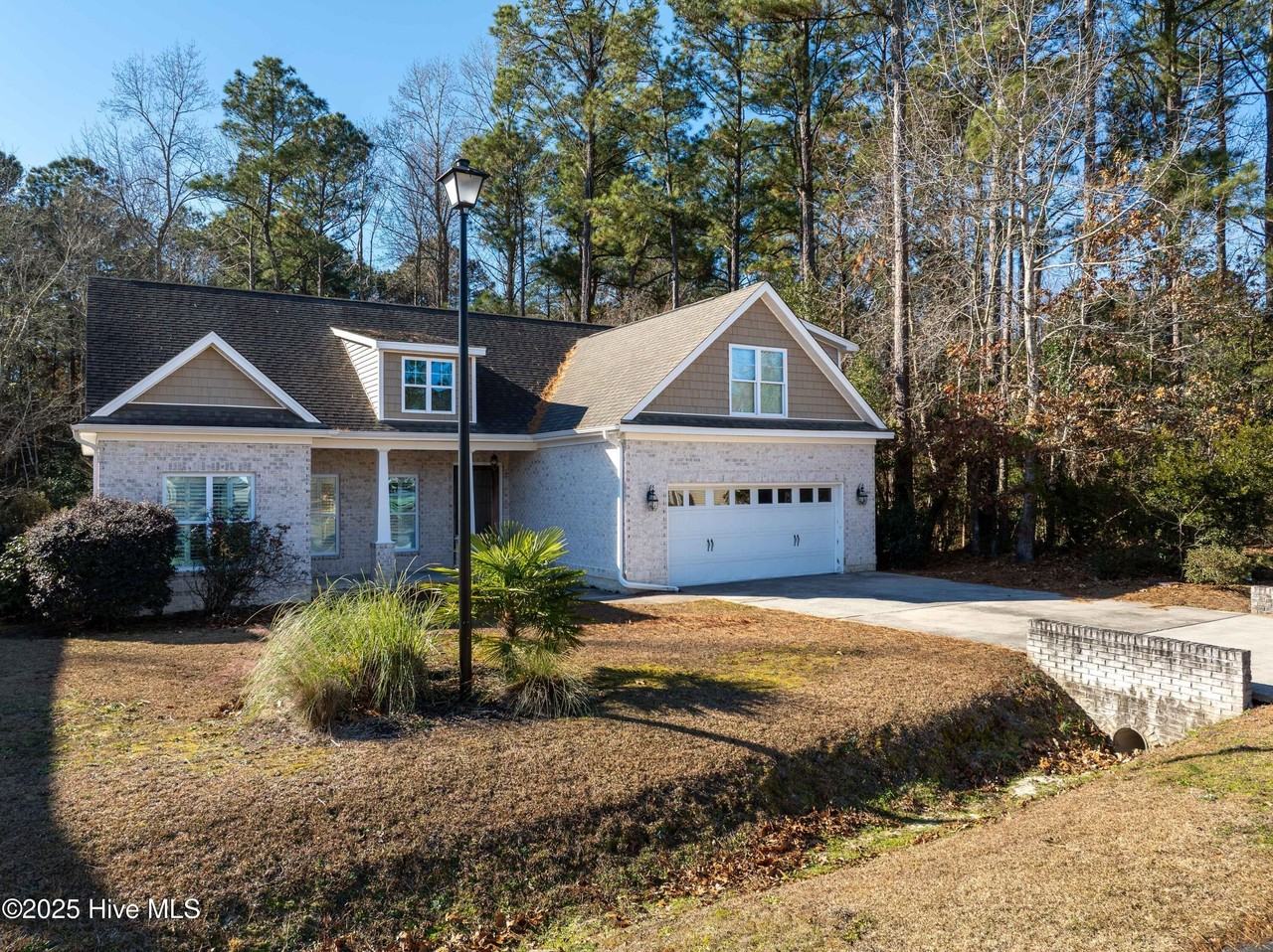 117 Windy Pt - Photo 2 of 30