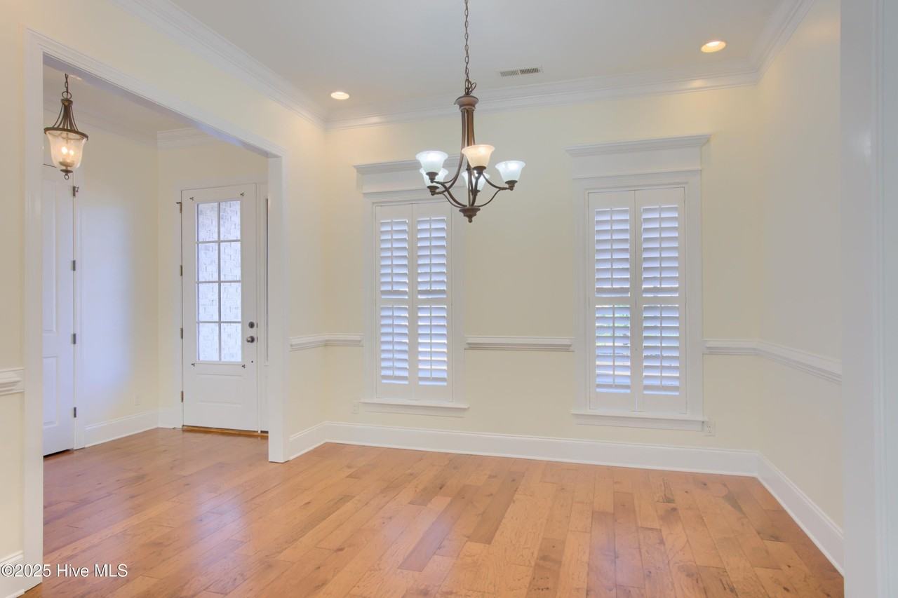 117 Windy Pt - Photo 4 of 30