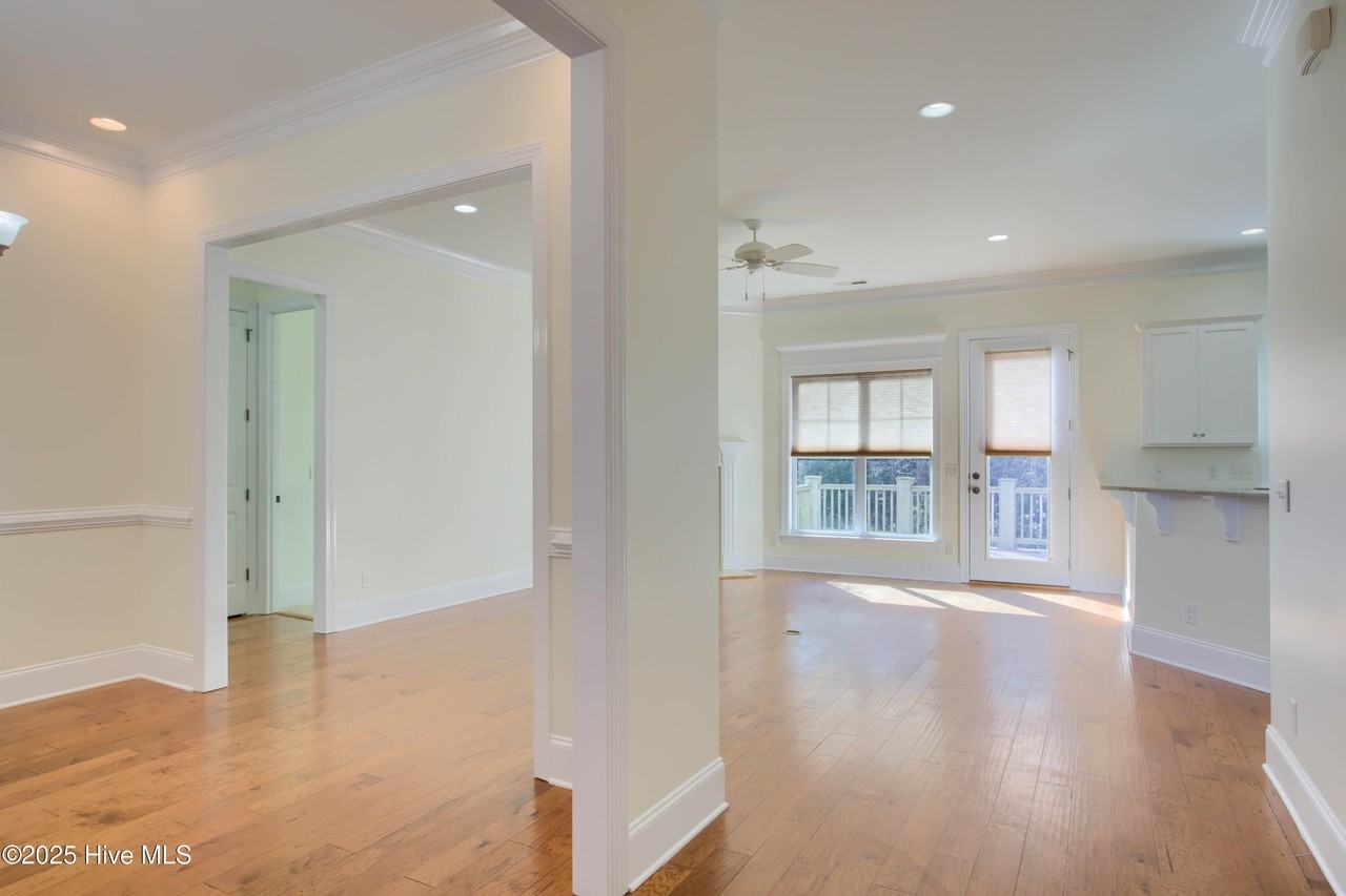 117 Windy Pt - Photo 5 of 30