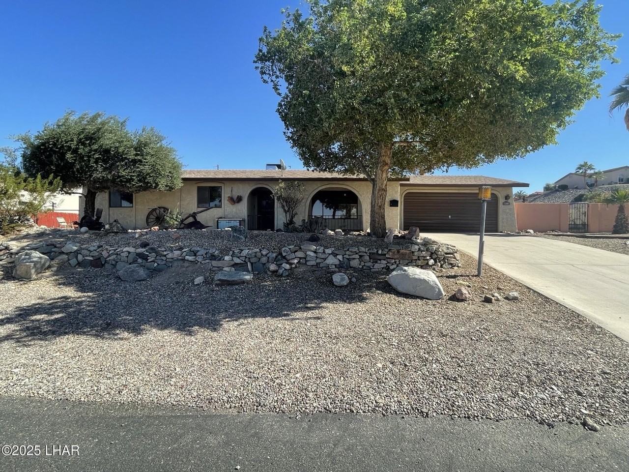 1200 Palo Verde Ln - Photo 2 of 16