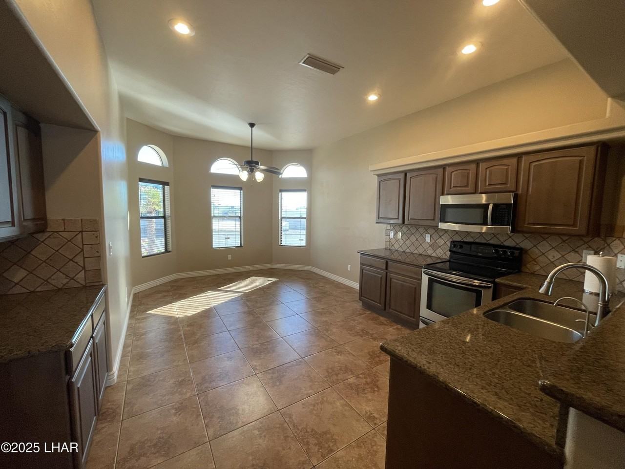 3551 Winston Dr - Photo 2 of 15